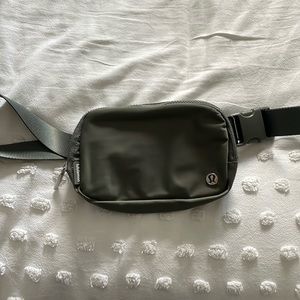 Lululemon 1L belt bag